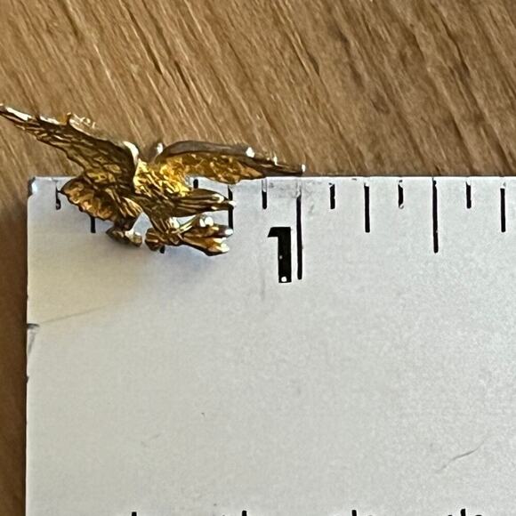 Vintage Gold Tone Eagle Pin. Wings Spread. Flying. Birds. jewelry - Picture 4 of 4